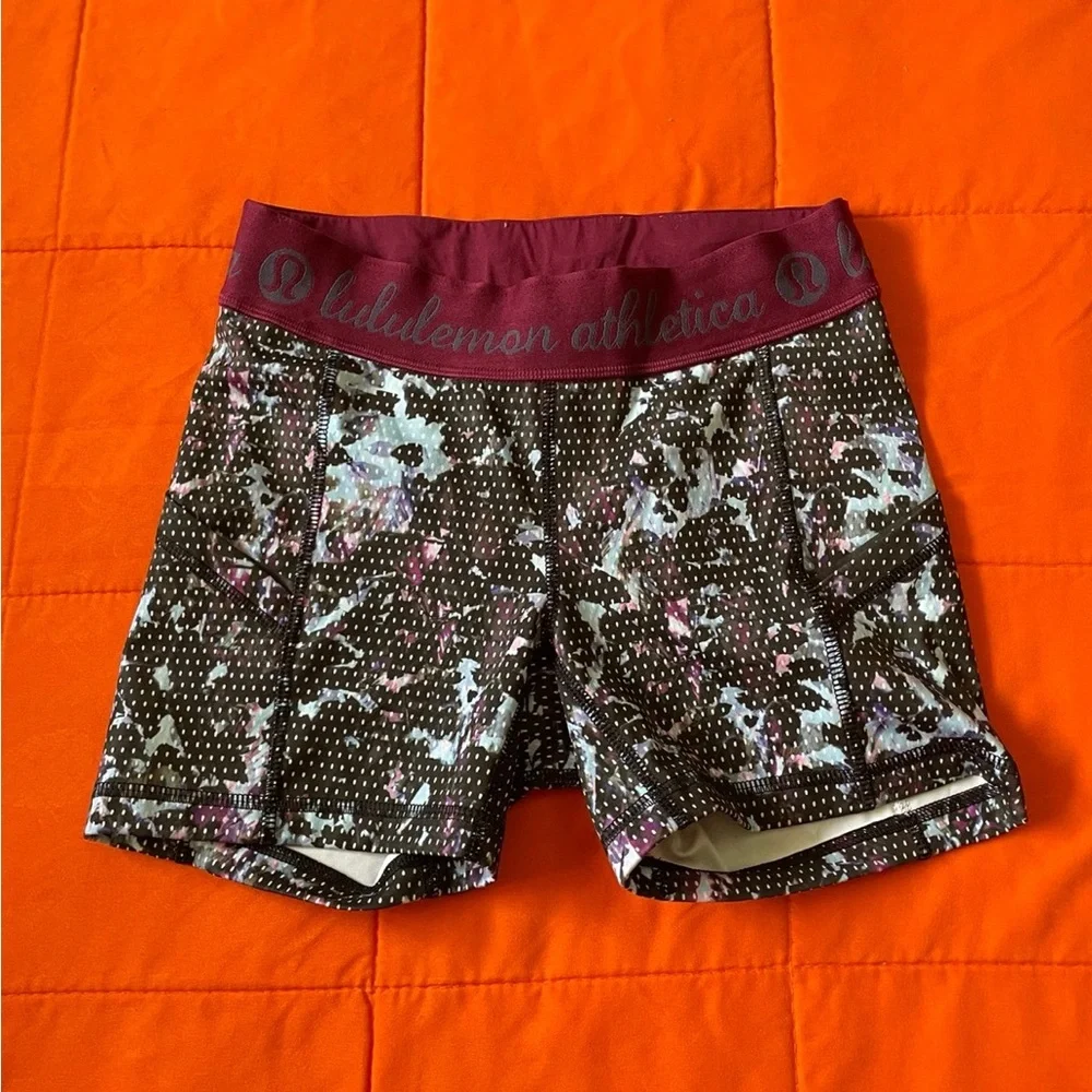 Lululemon Shorts Womens 4 Multicolor Activewear Running athletic casual